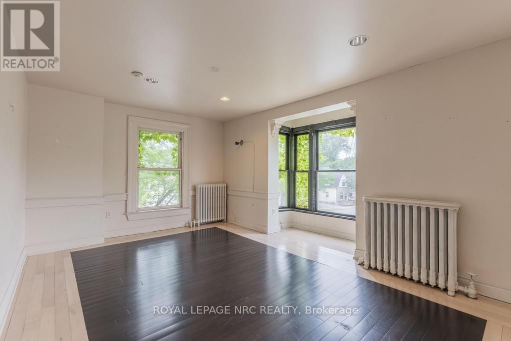 22 ACADEMY STREET Image 31