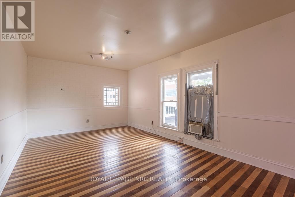 22 ACADEMY STREET Image 38