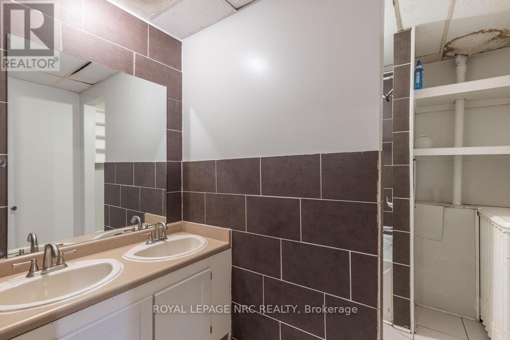 22 ACADEMY STREET Image 40