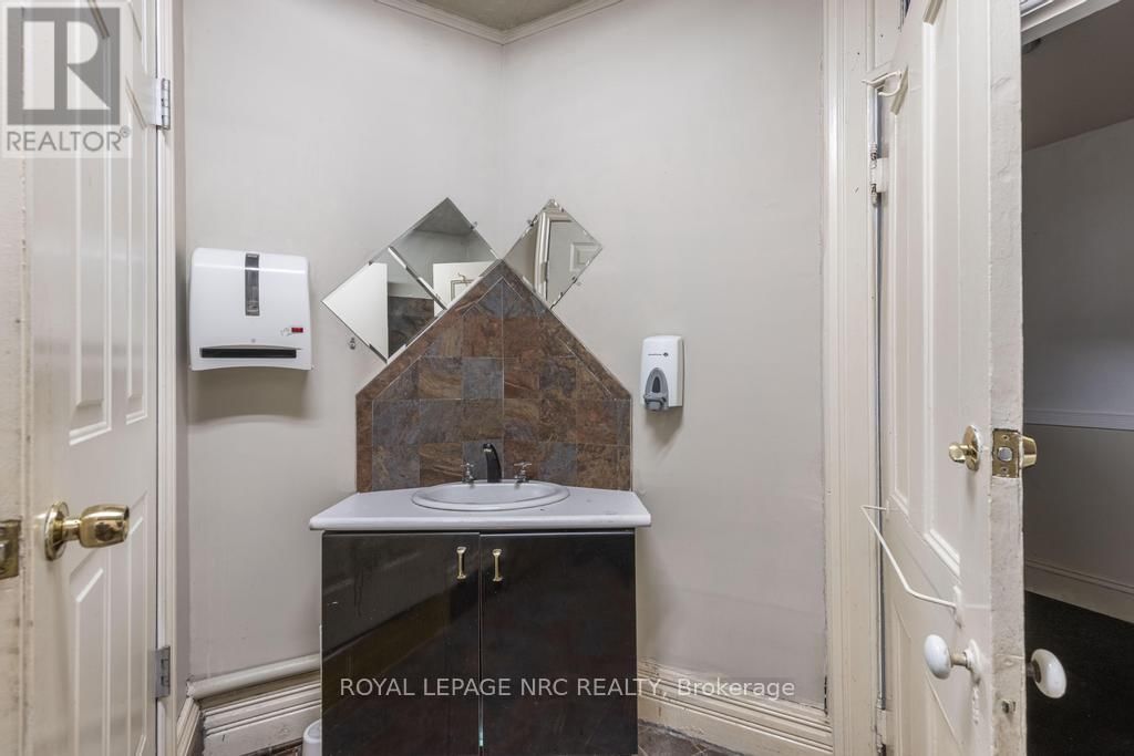 22 ACADEMY STREET Image 42