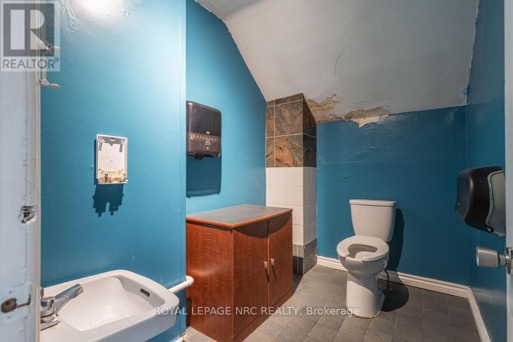 22 ACADEMY STREET Image 44