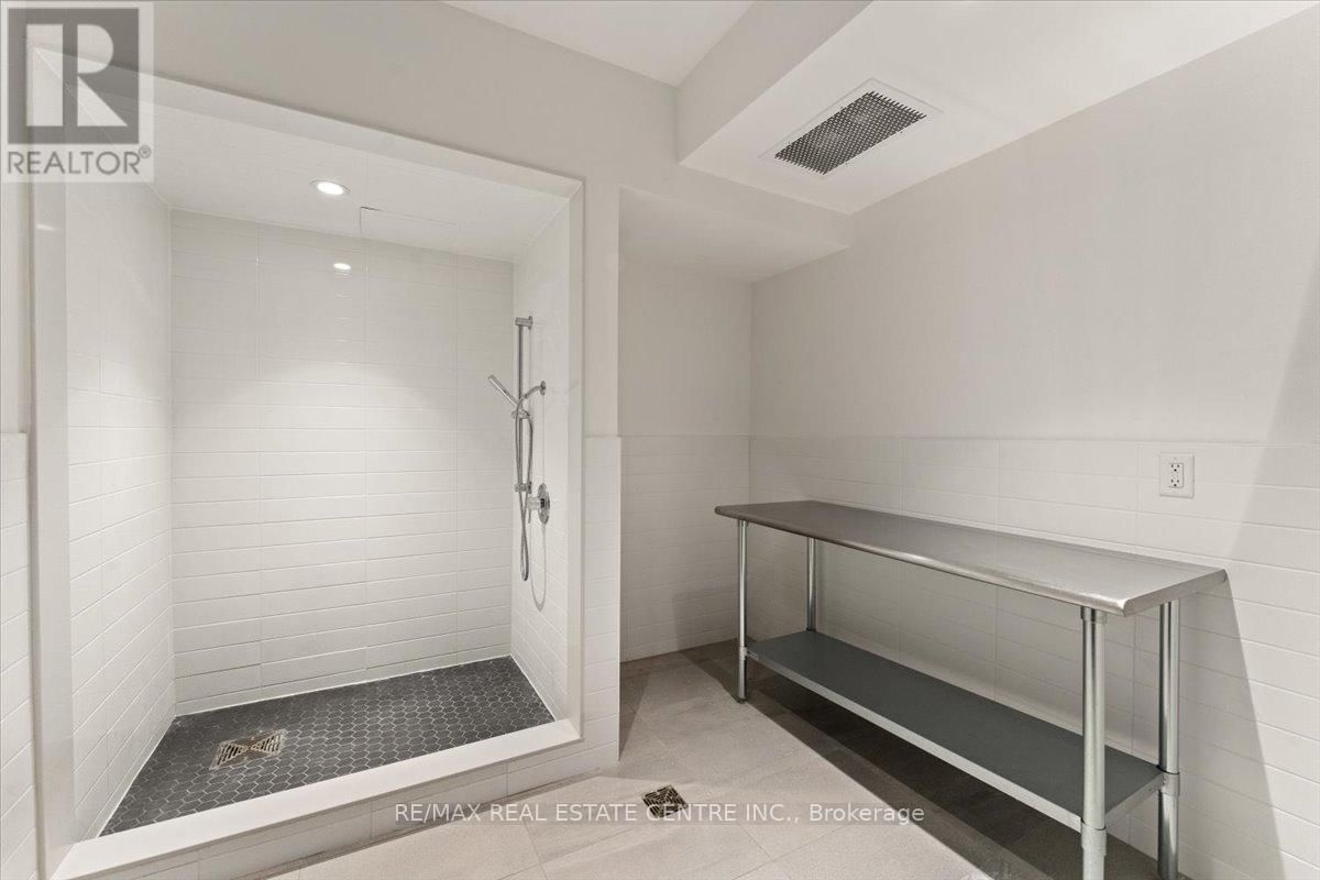 1106 - 55 DUKE STREET WEST Image 28