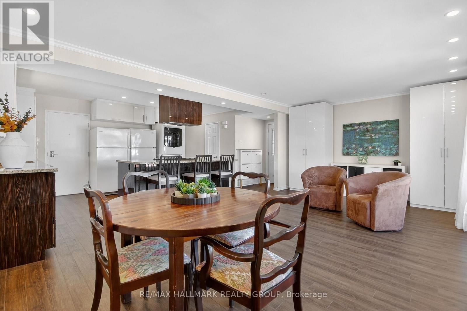 2160 LAMBETH WALK Image 15