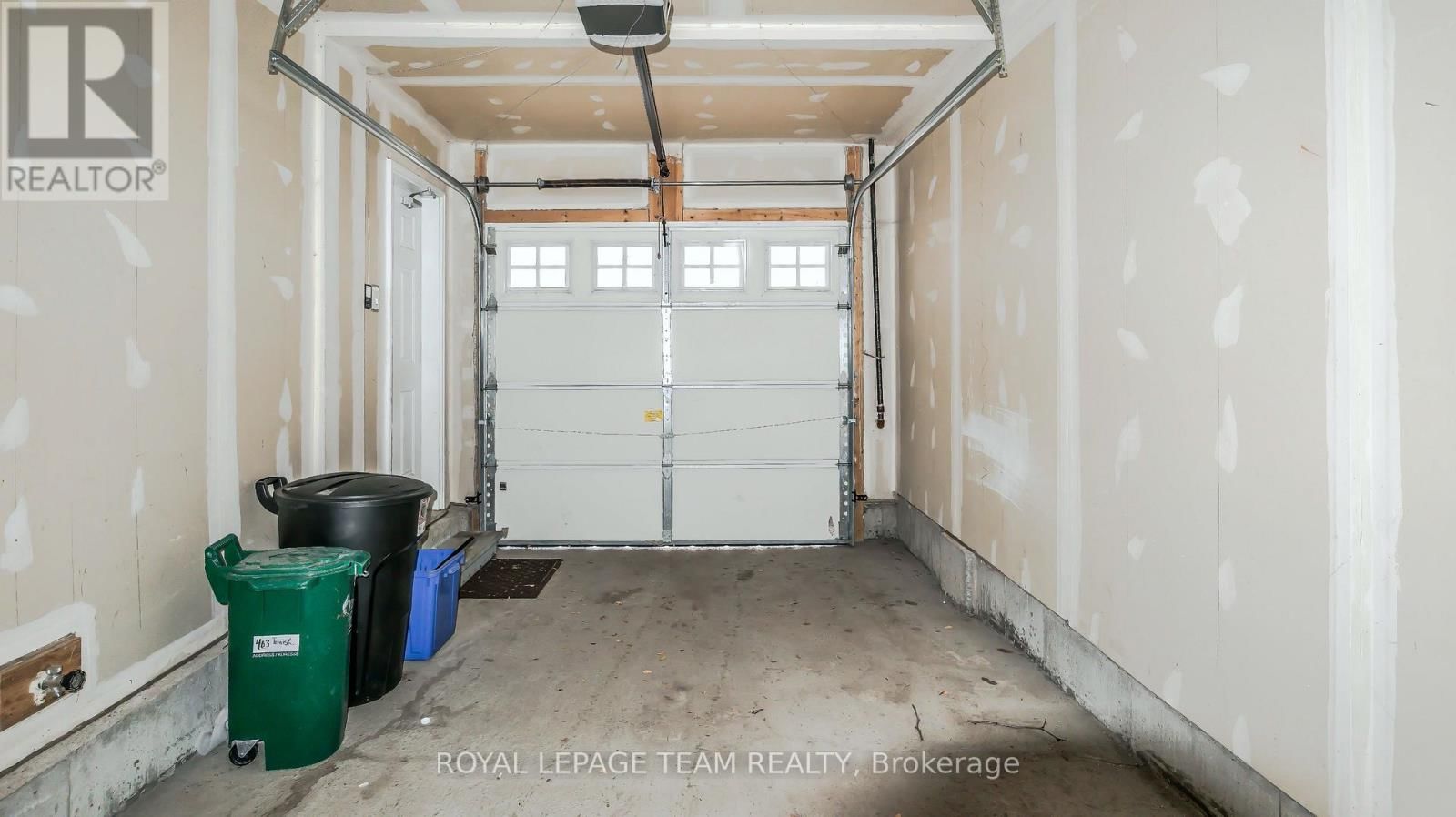 403 TEMISKAMING CRESCENT Image 22