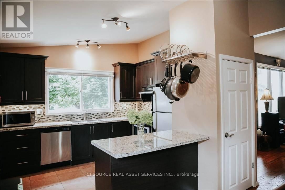 Upper - 1 VERA COURT Image 6