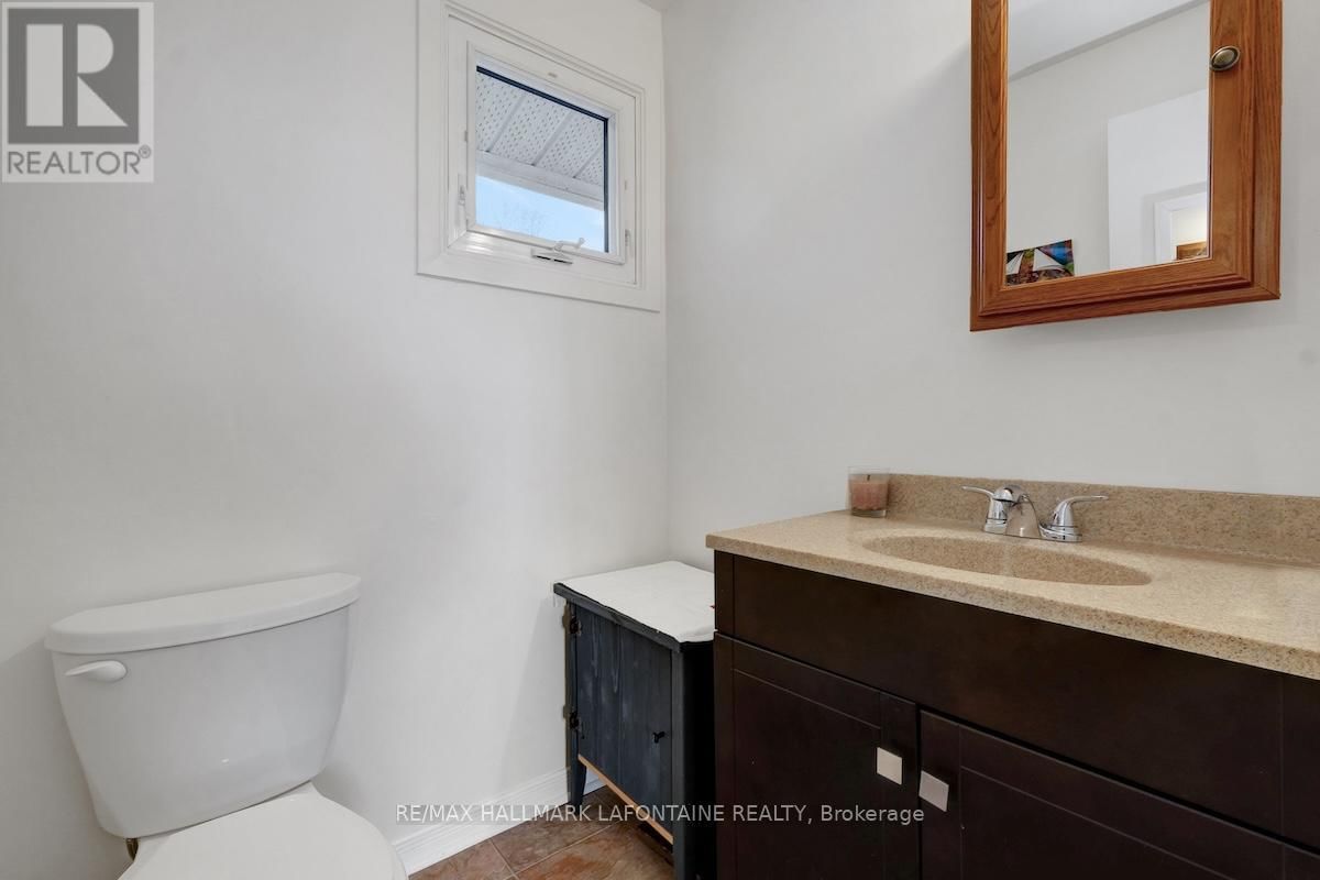 2443 OGILVIE ROAD Image 19