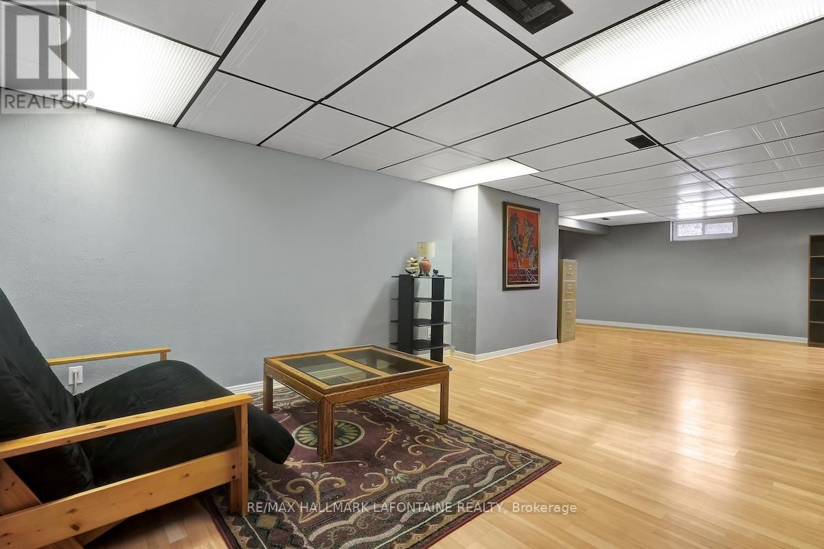 2443 OGILVIE ROAD Image 24