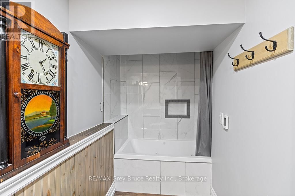 6 CHETWYND LANE Image 41