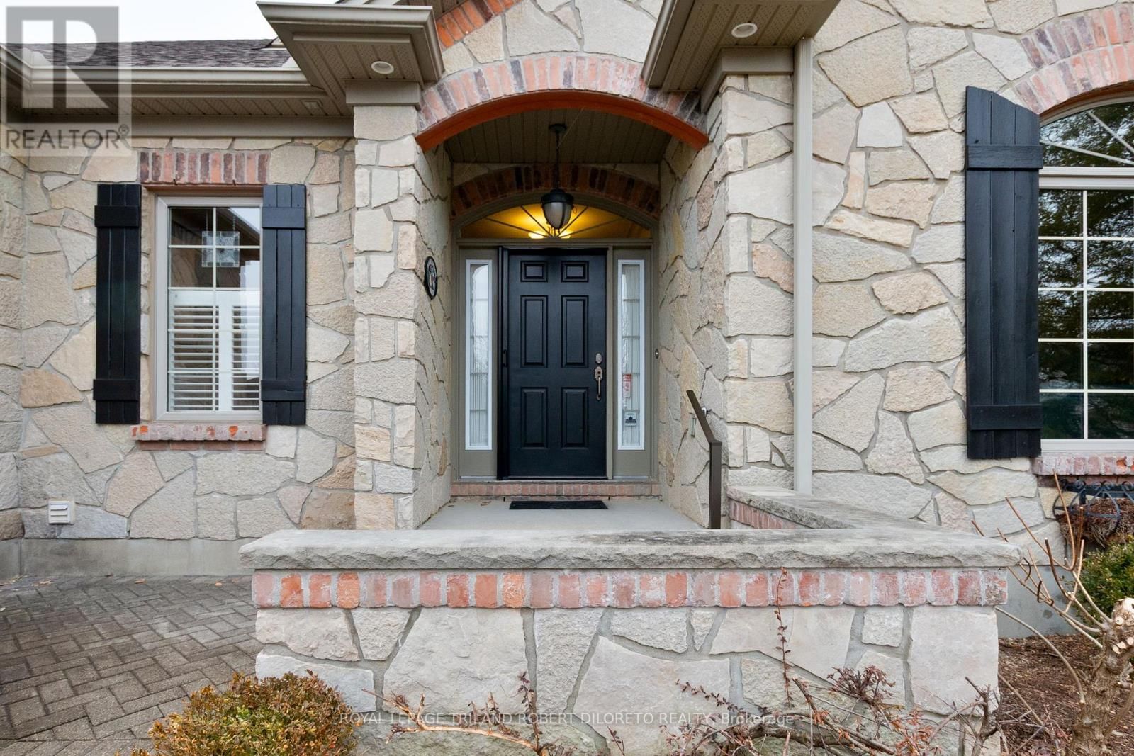 979 APRICOT PLACE Image 11