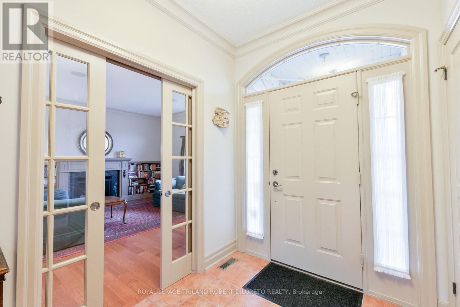 979 APRICOT PLACE Image 13