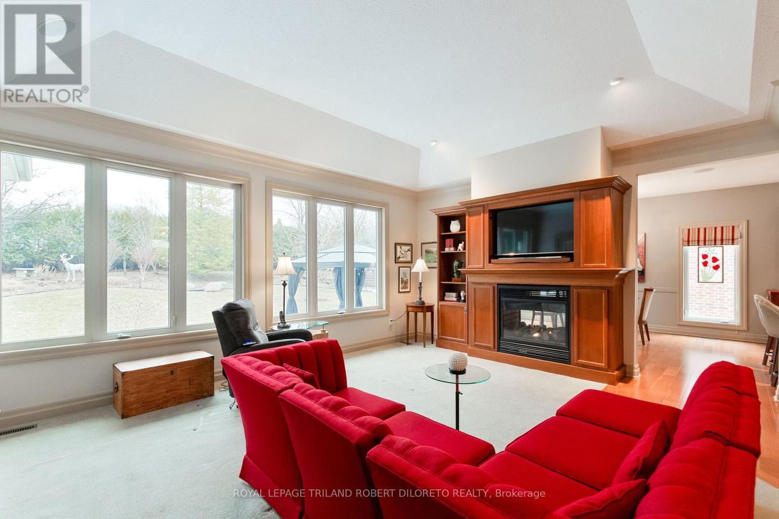 979 APRICOT PLACE Image 17