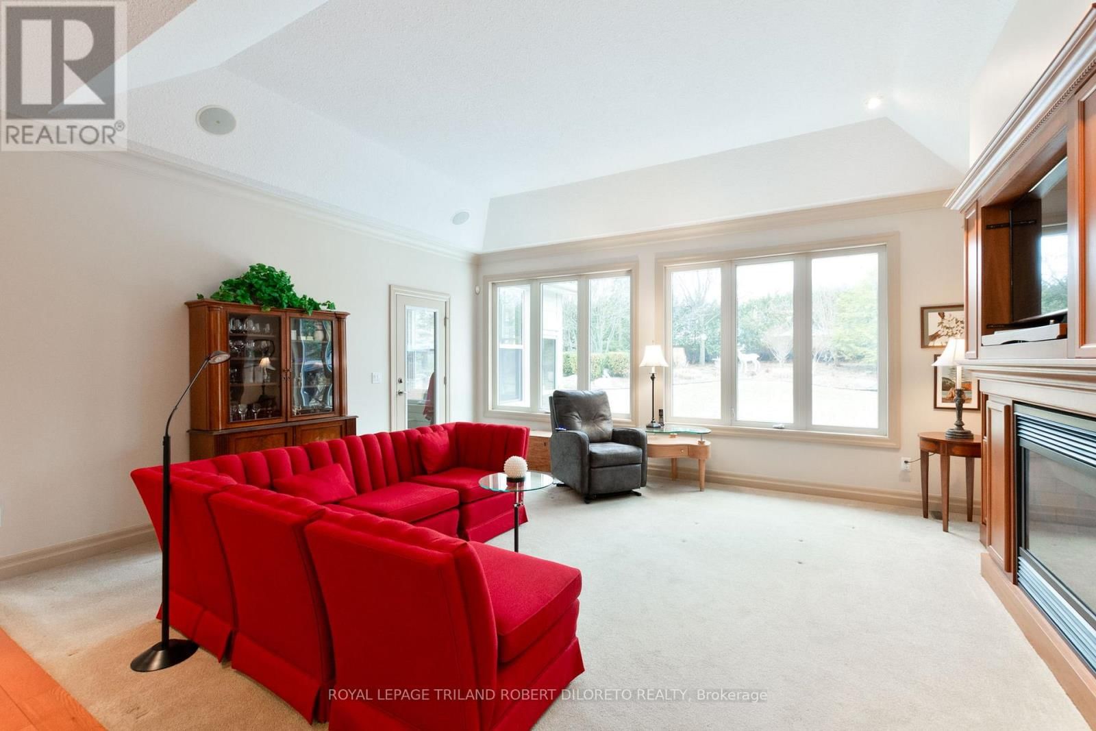 979 APRICOT PLACE Image 19