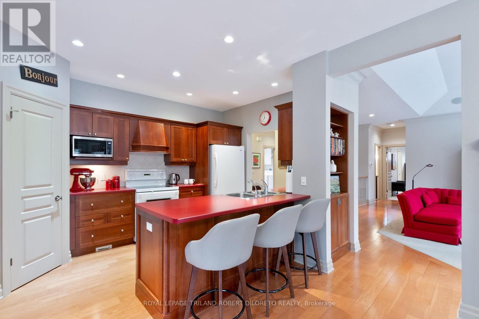 979 APRICOT PLACE Image 21