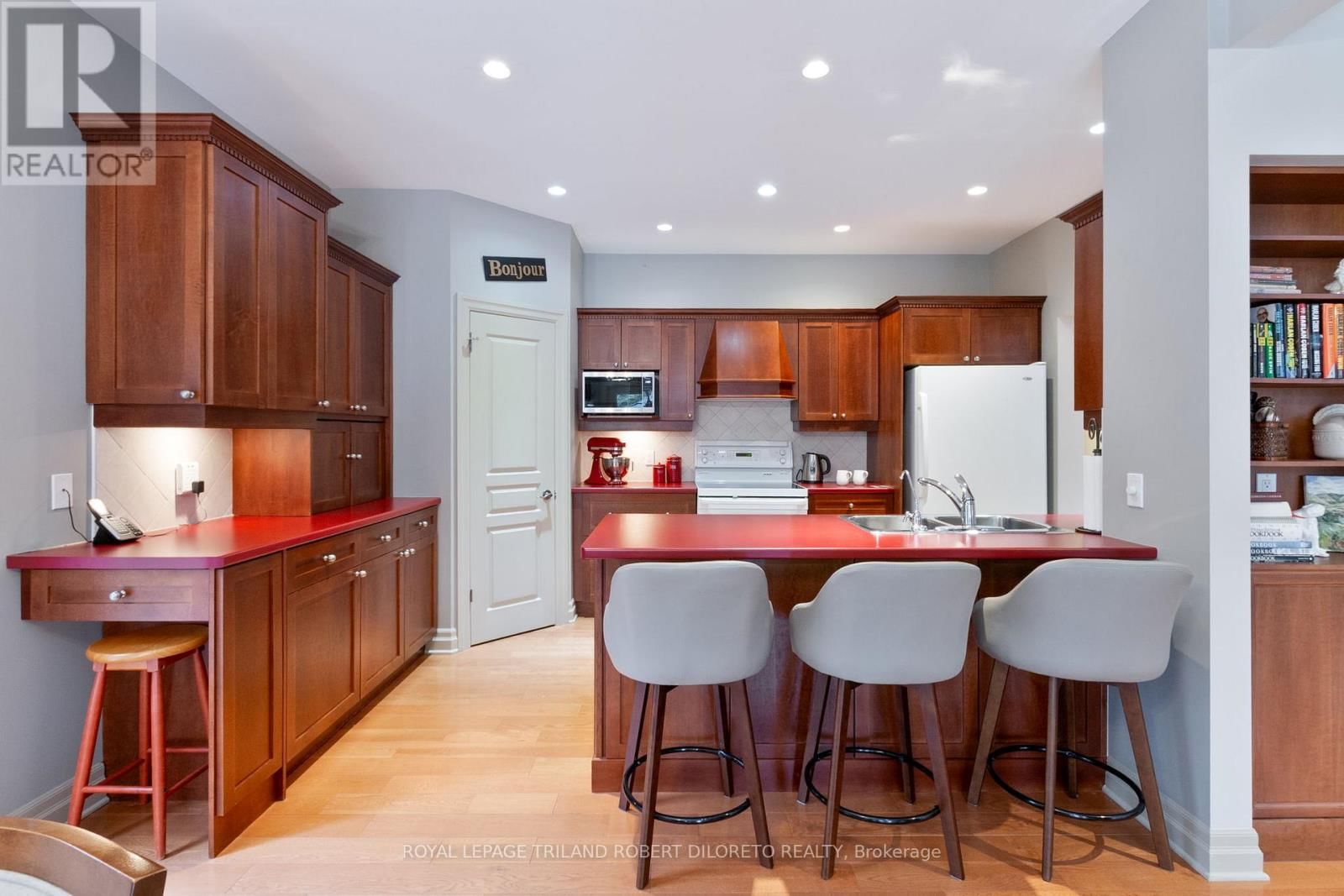 979 APRICOT PLACE Image 22