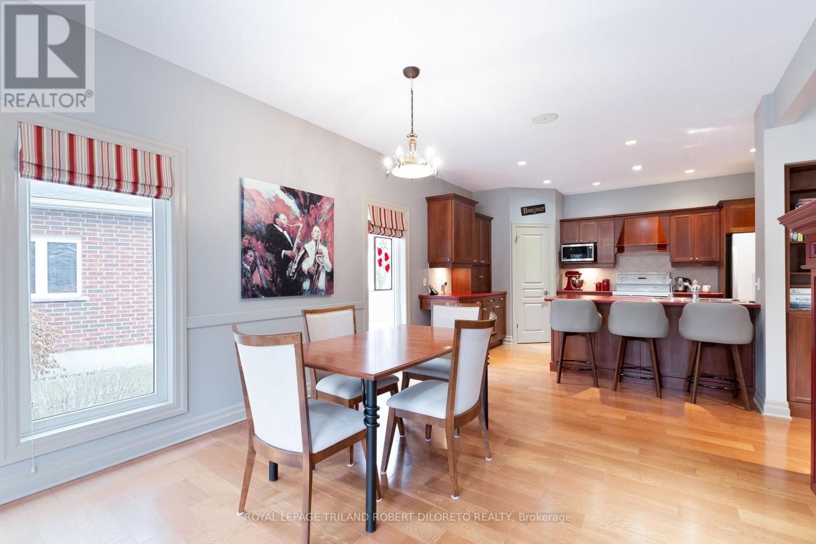 979 APRICOT PLACE Image 25