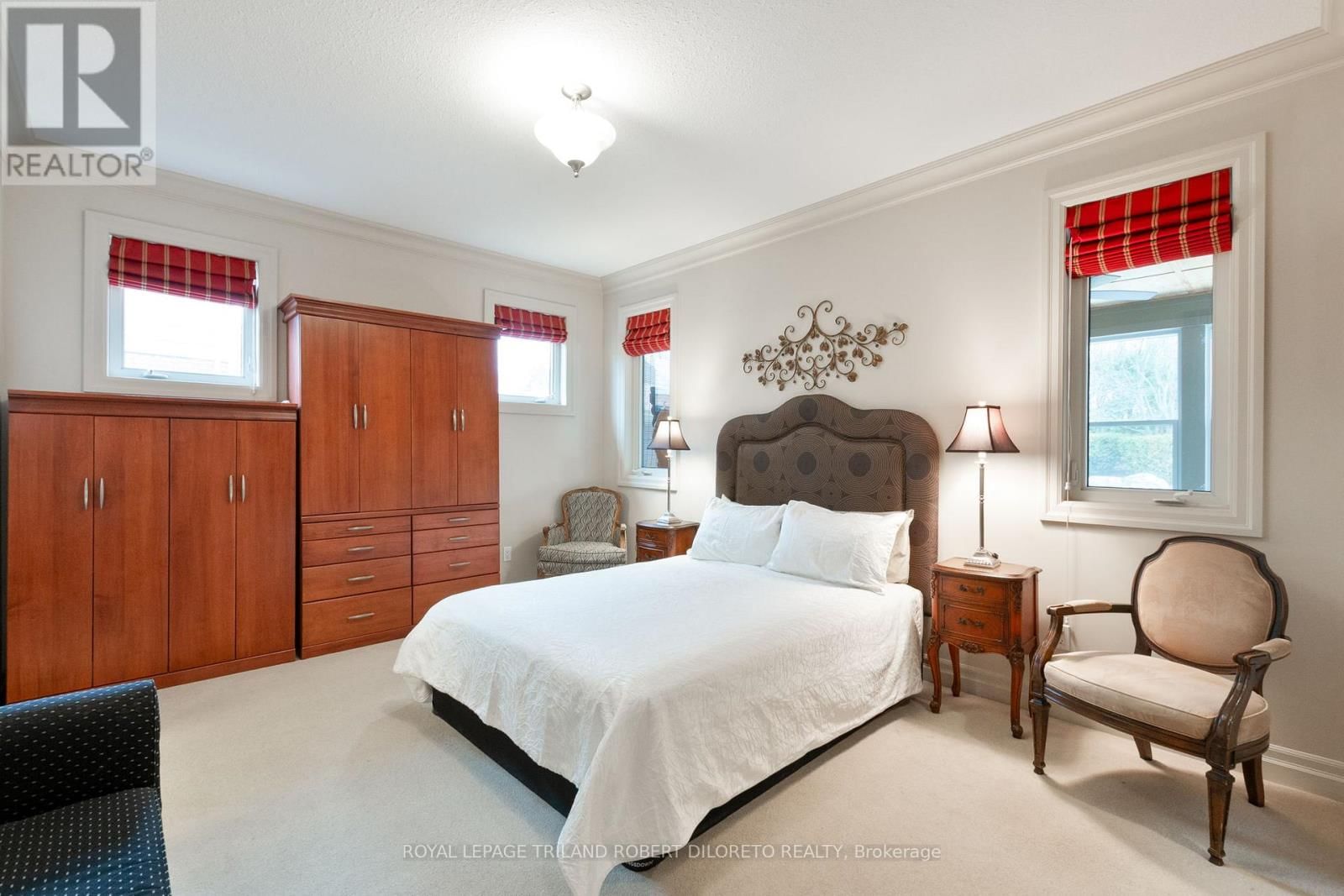 979 APRICOT PLACE Image 30