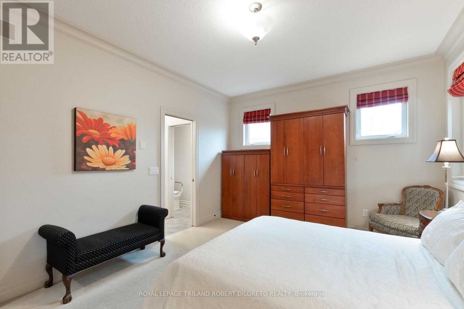 979 APRICOT PLACE Image 31