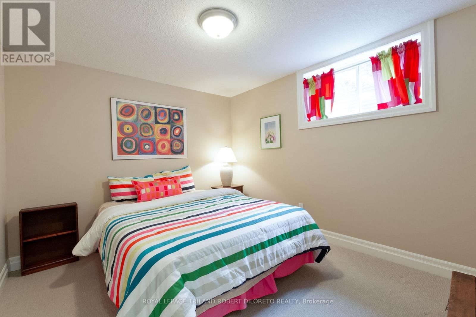 979 APRICOT PLACE Image 39