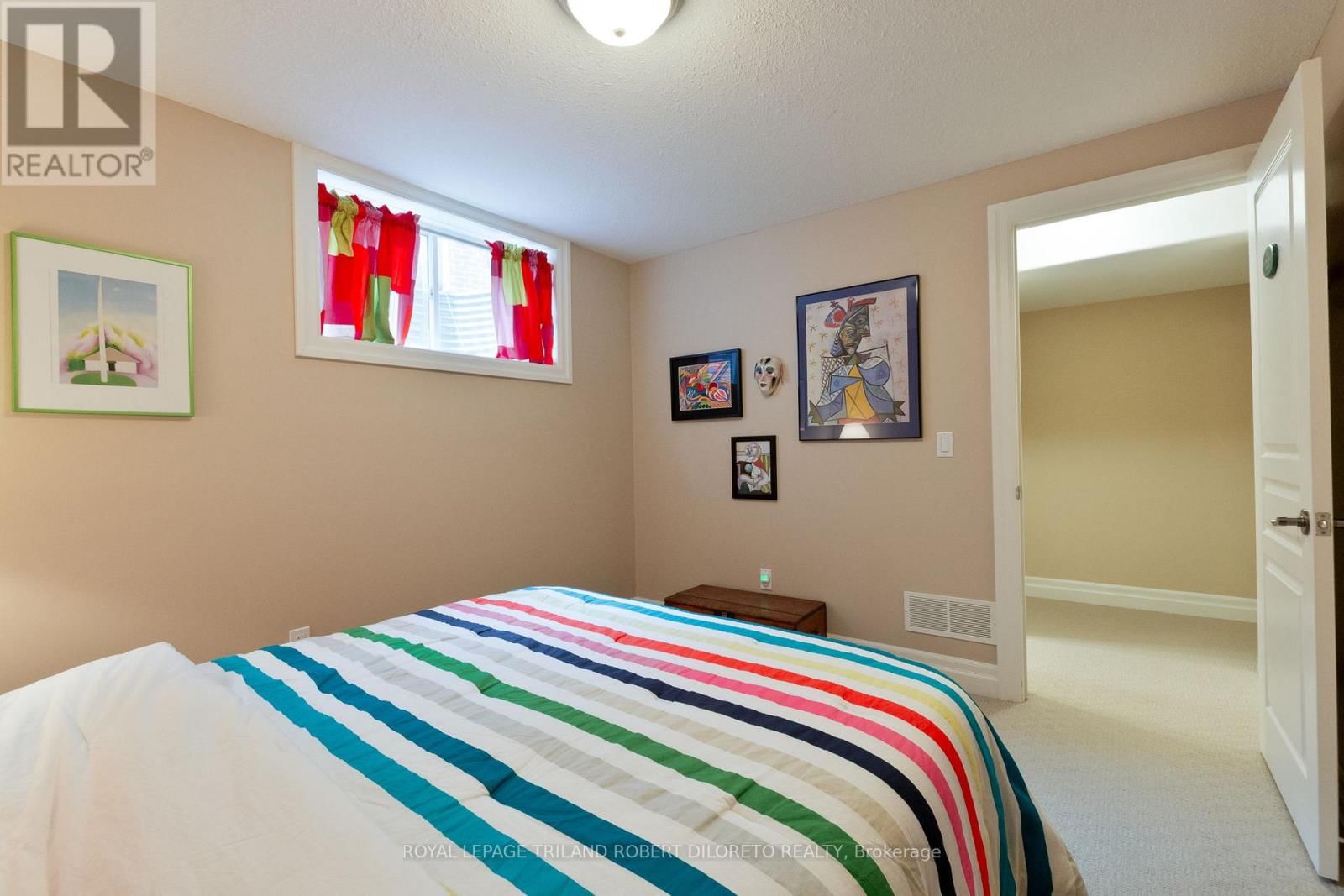 979 APRICOT PLACE Image 40