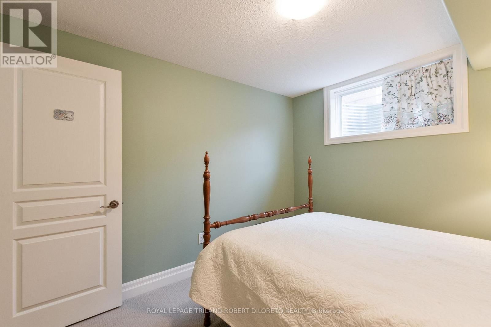 979 APRICOT PLACE Image 42