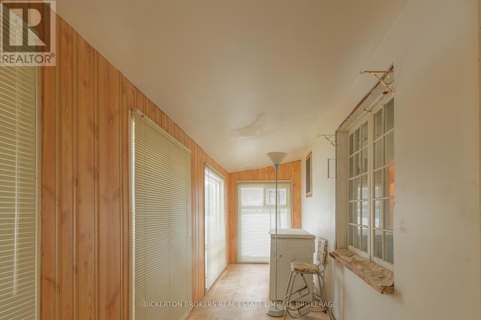 798 RUSSELL ROAD Image 12