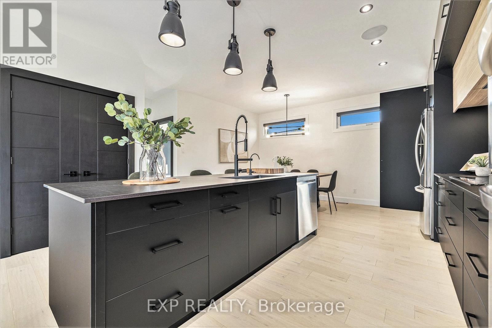 1056 NOTRE DAME STREET Image 11