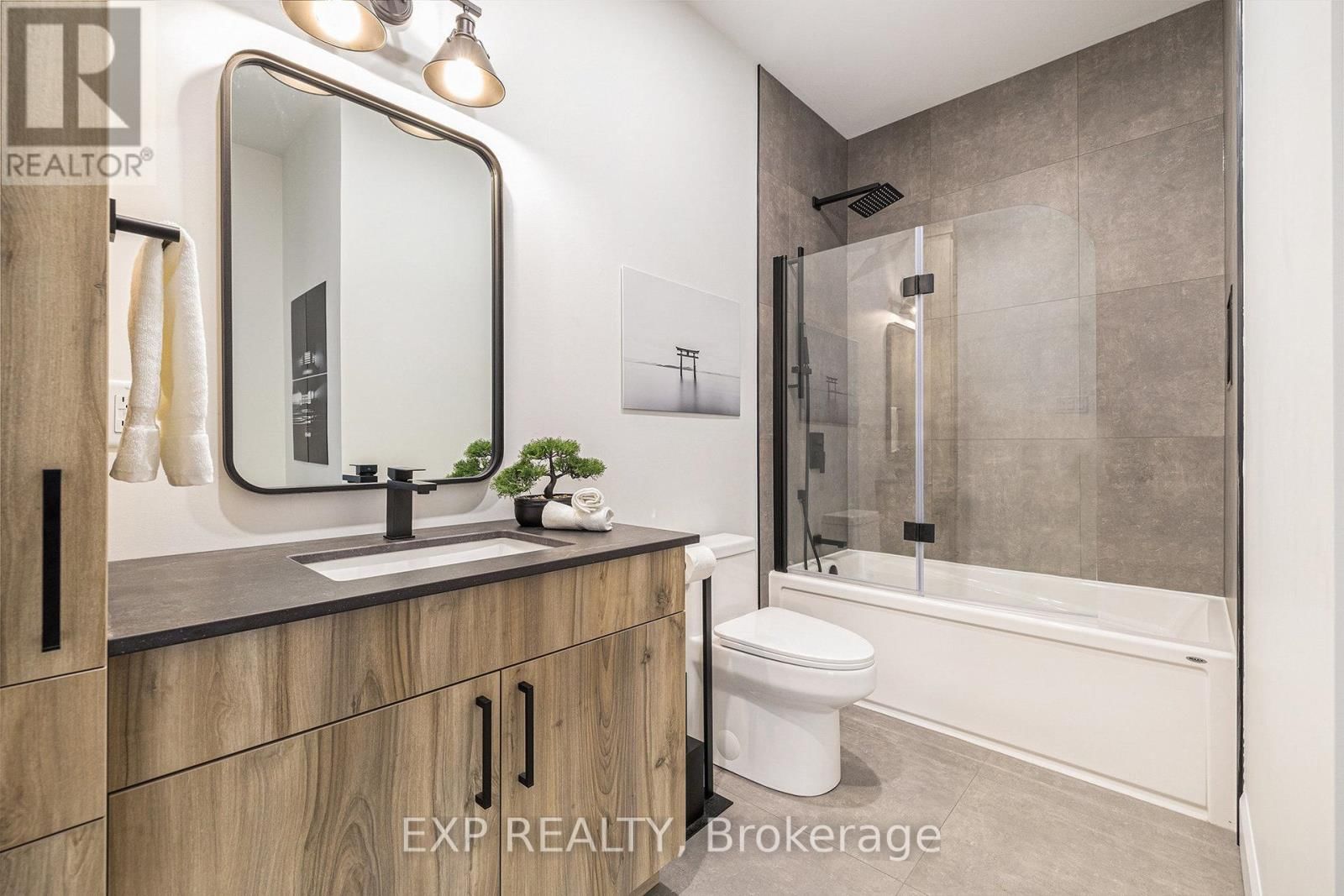 1056 NOTRE DAME STREET Image 23