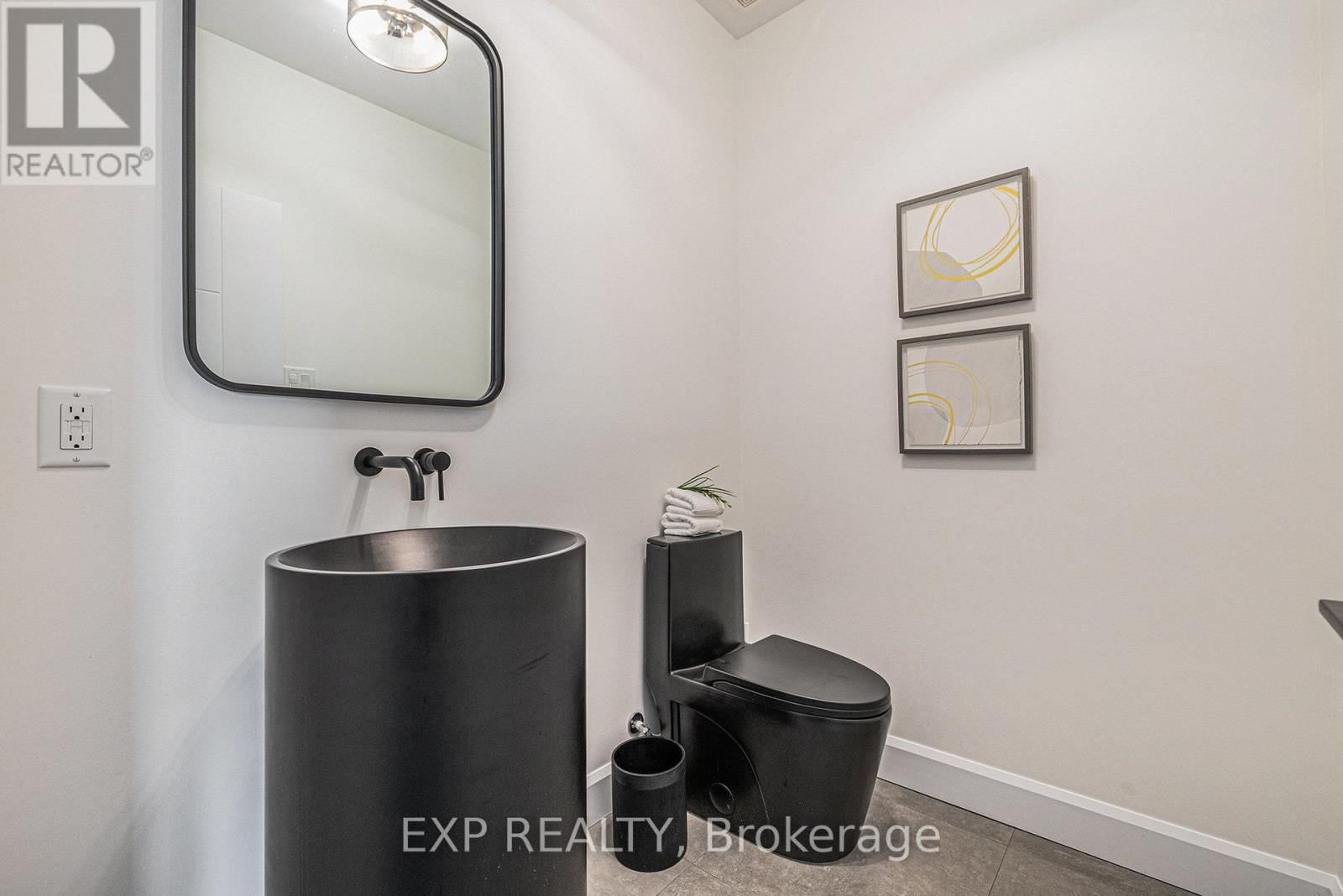 1056 NOTRE DAME STREET Image 29