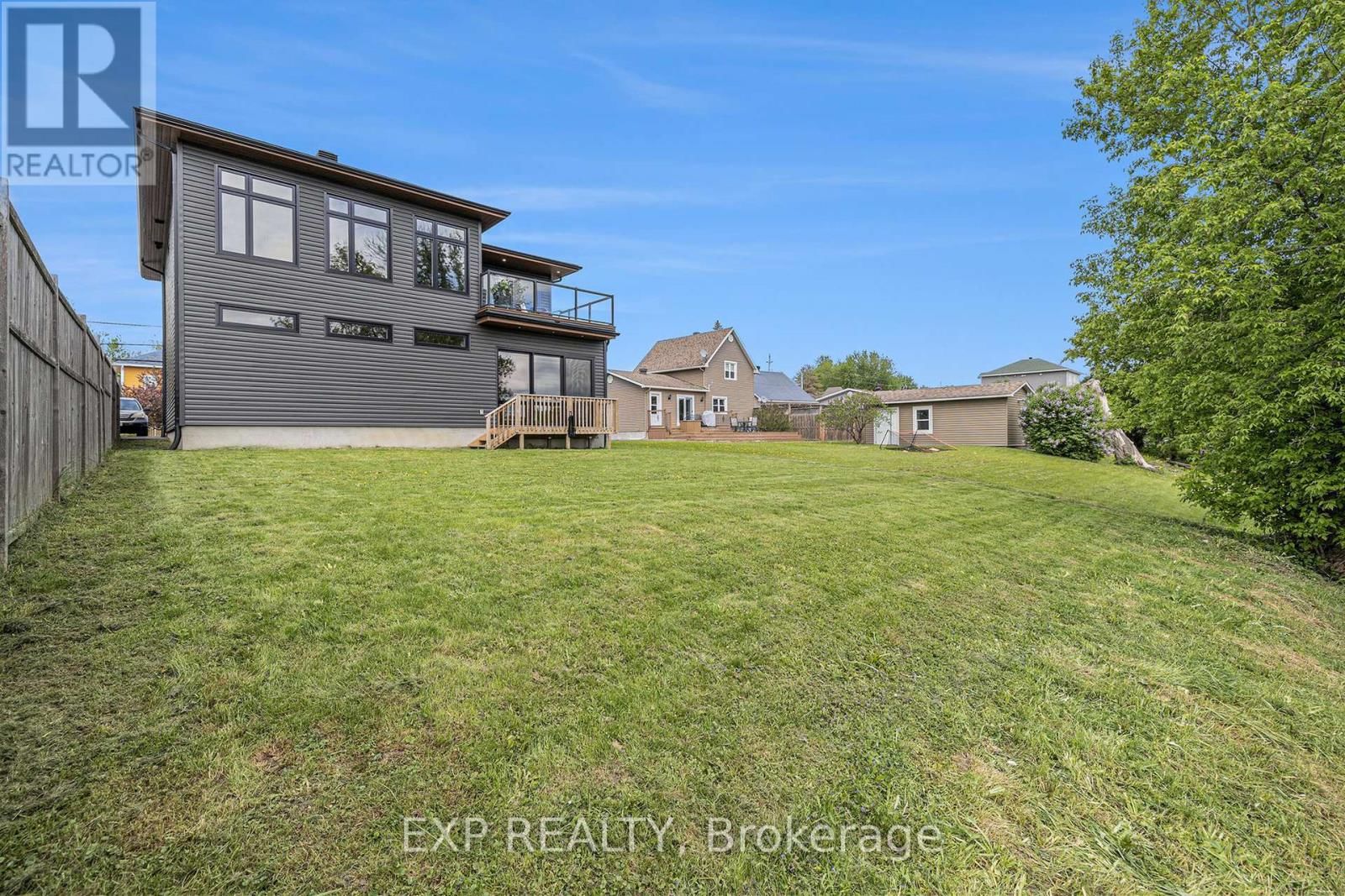 1056 NOTRE DAME STREET Image 31