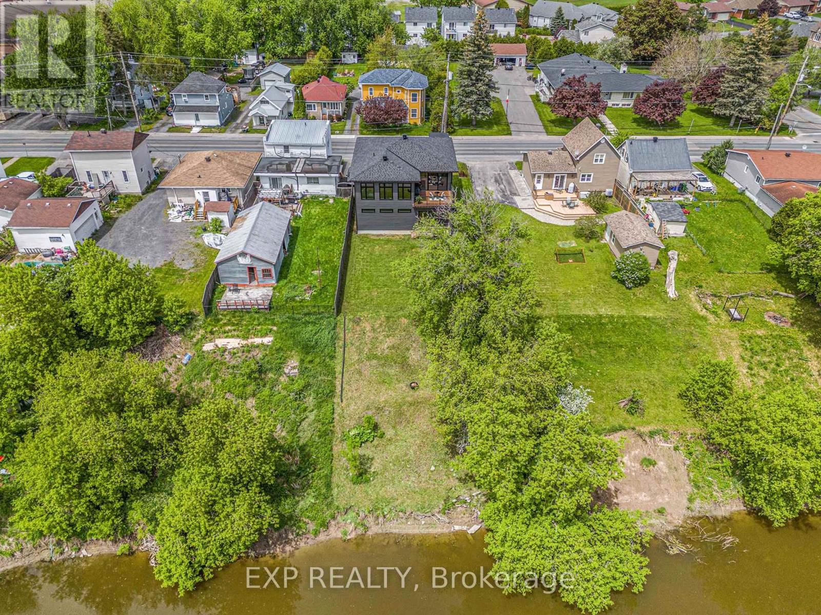 1056 NOTRE DAME STREET Image 32