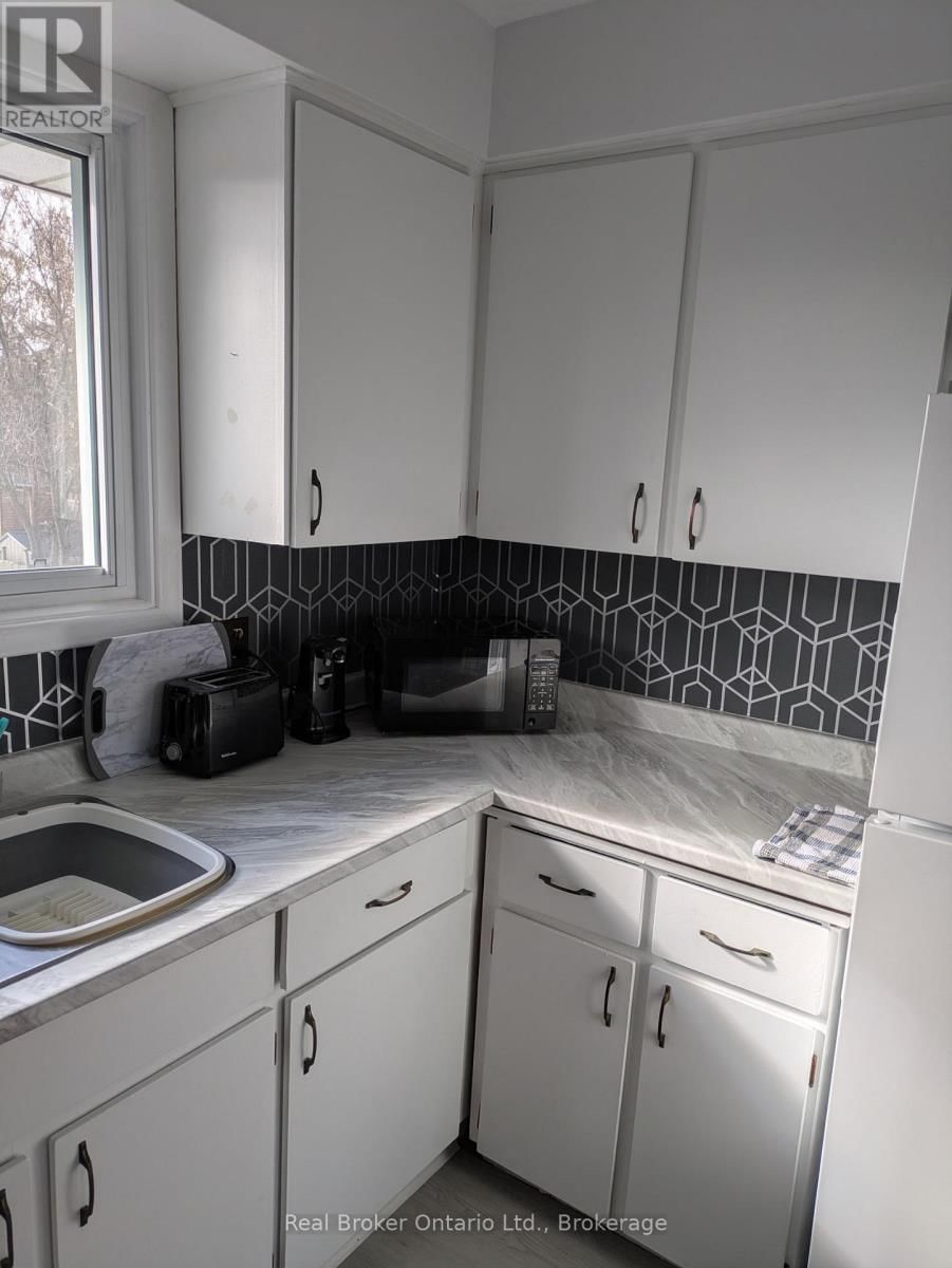 3 - 36 GRAHAM AVENUE Image 5