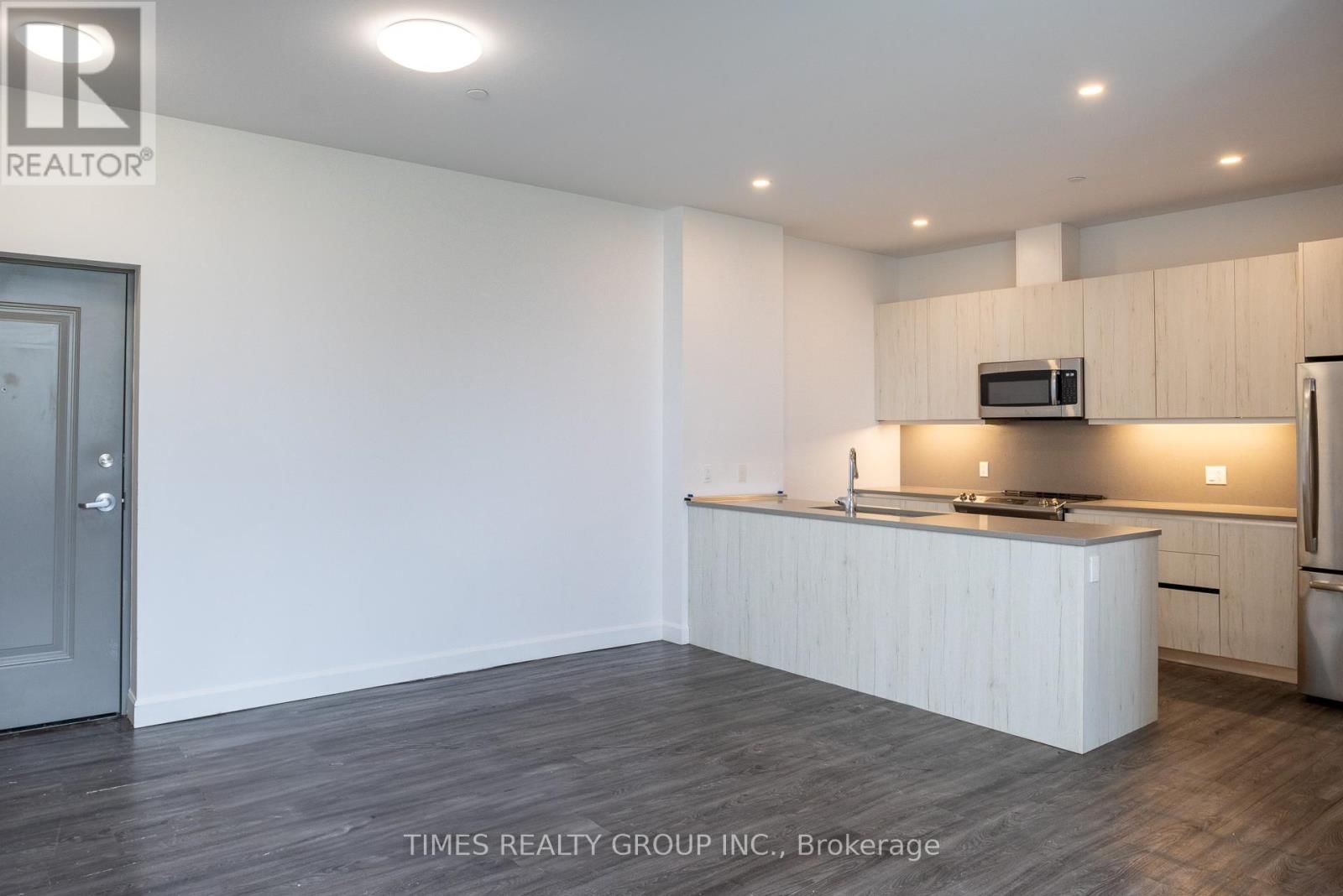 304 - 365 ARMOUR ROAD Image 2