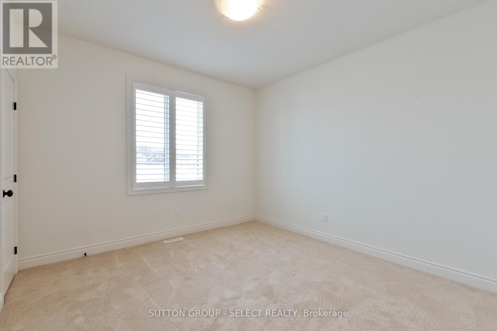 558 ECLIPSE WALK Image 38