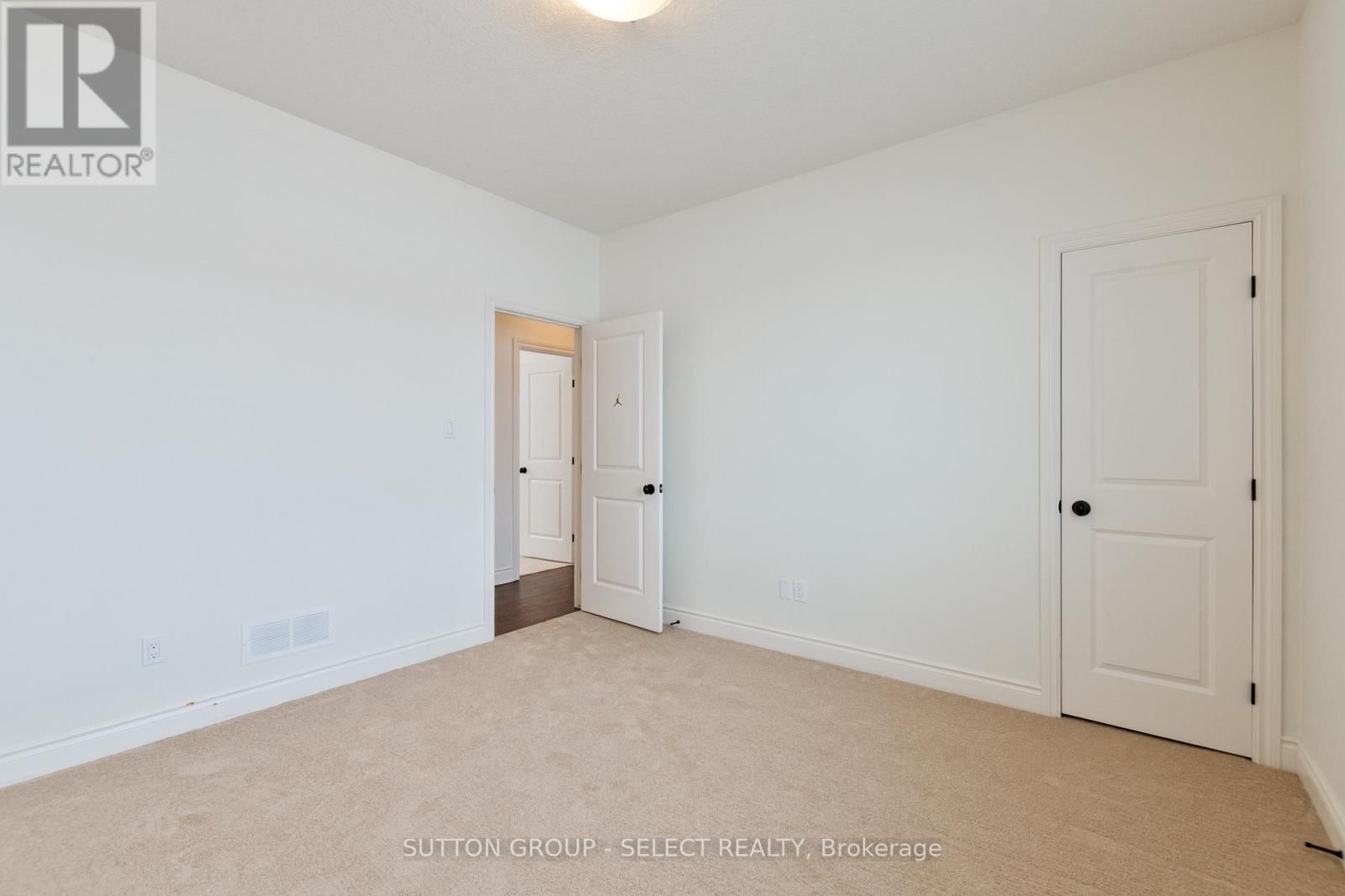 558 ECLIPSE WALK Image 39