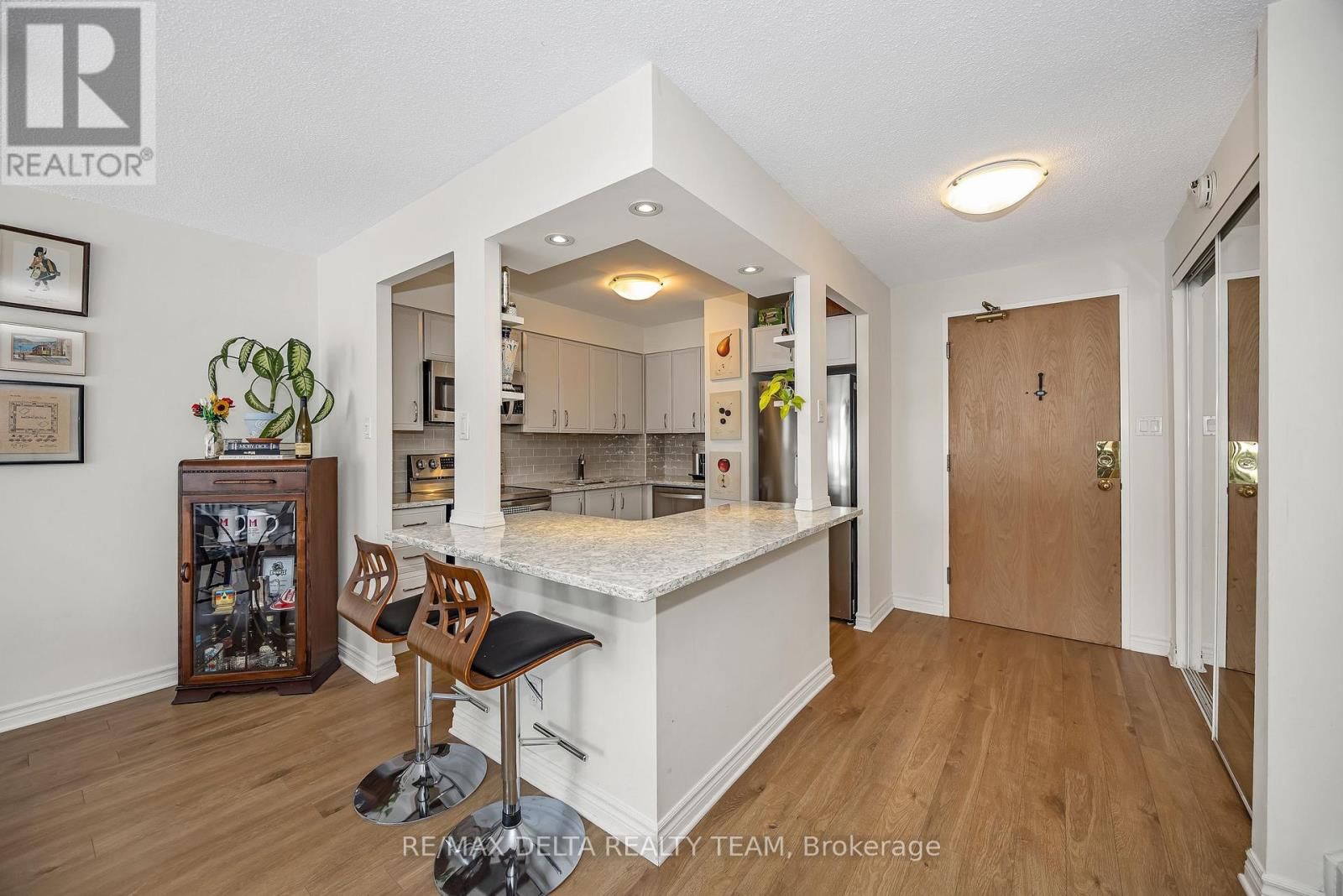 111 - 2871 RICHMOND ROAD Image 4