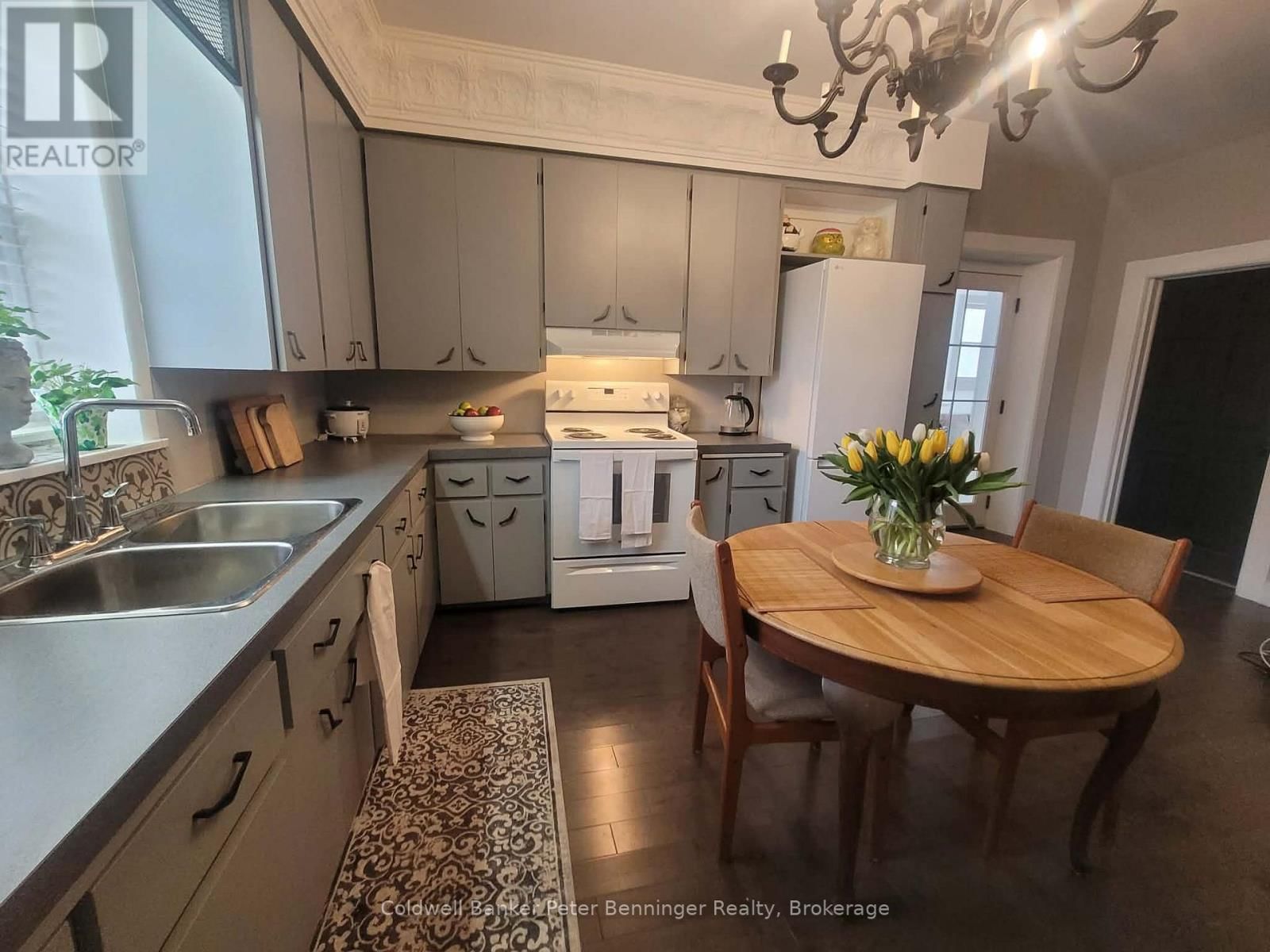 521 MILL STREET Image 13