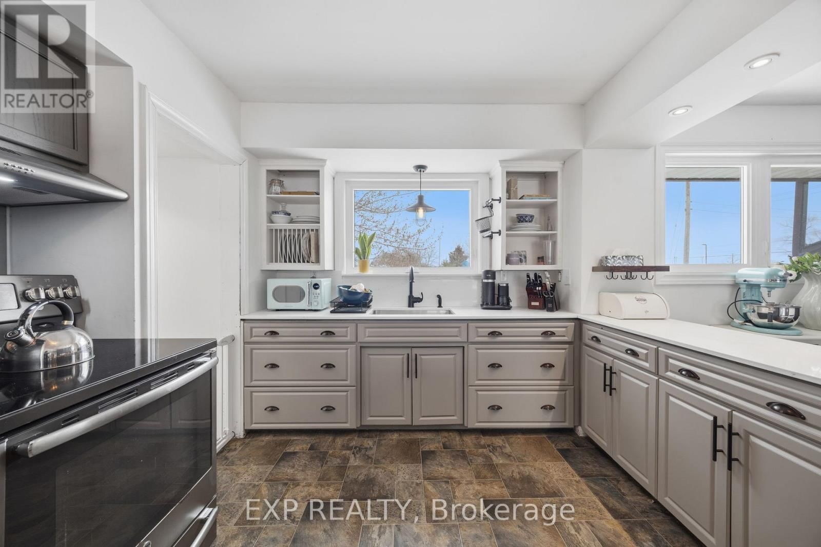 597 GOLD STREET Image 13