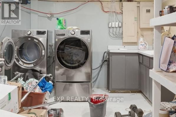 597 GOLD STREET Image 35