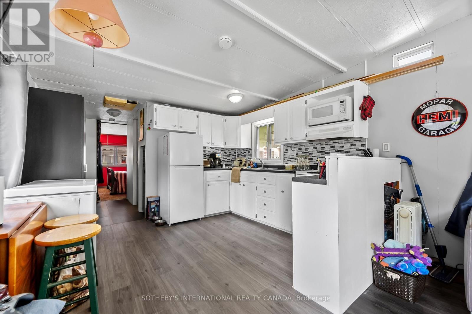 215 - 580 BEAVER CREEK ROAD Image 10