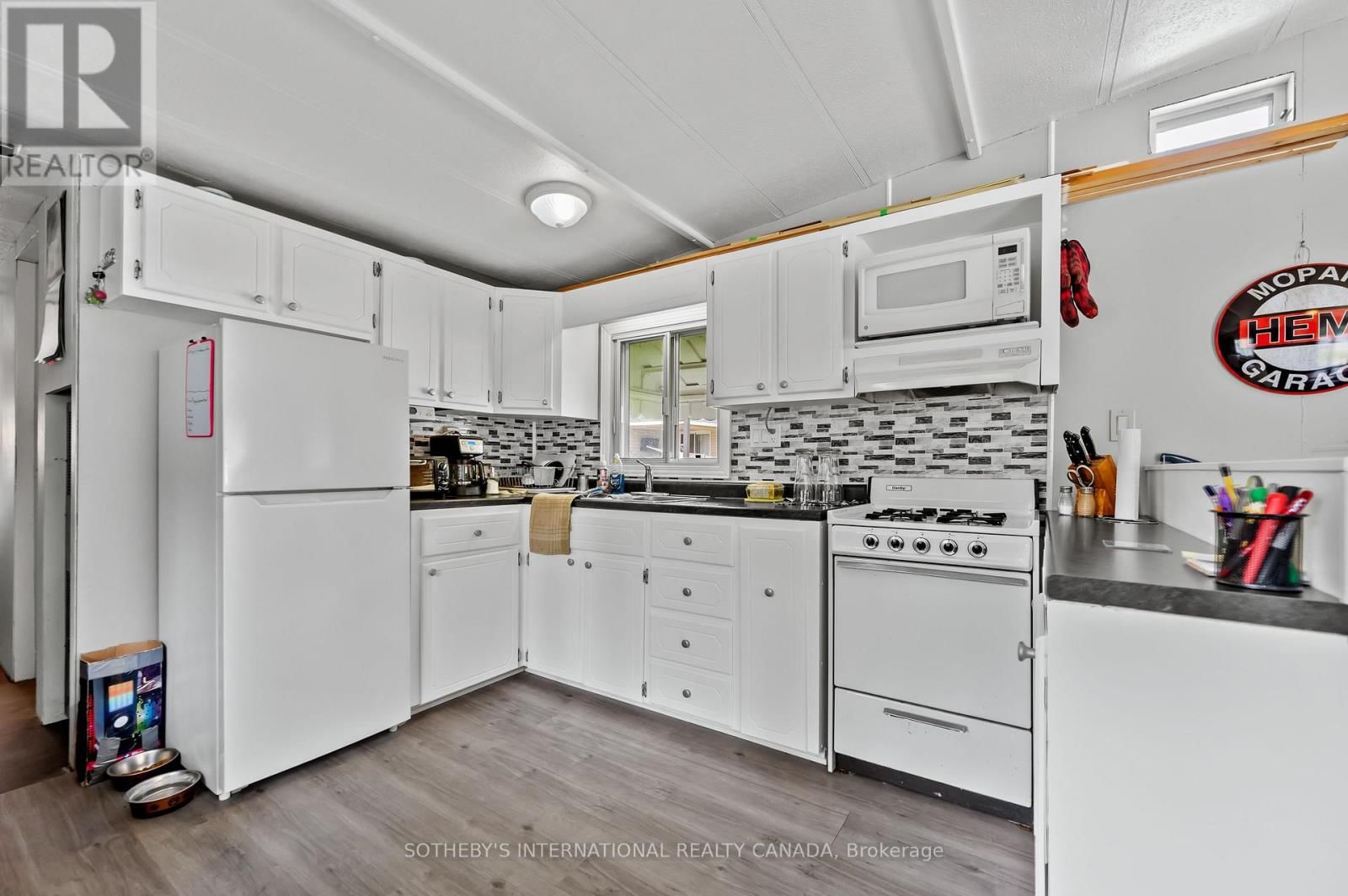 215 - 580 BEAVER CREEK ROAD Image 11