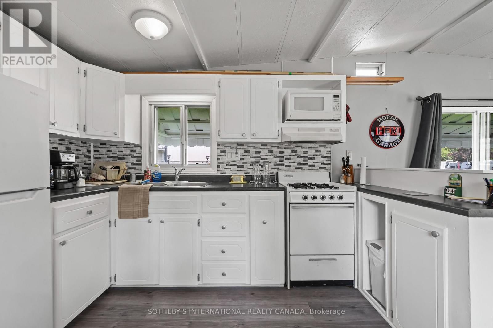 215 - 580 BEAVER CREEK ROAD Image 12