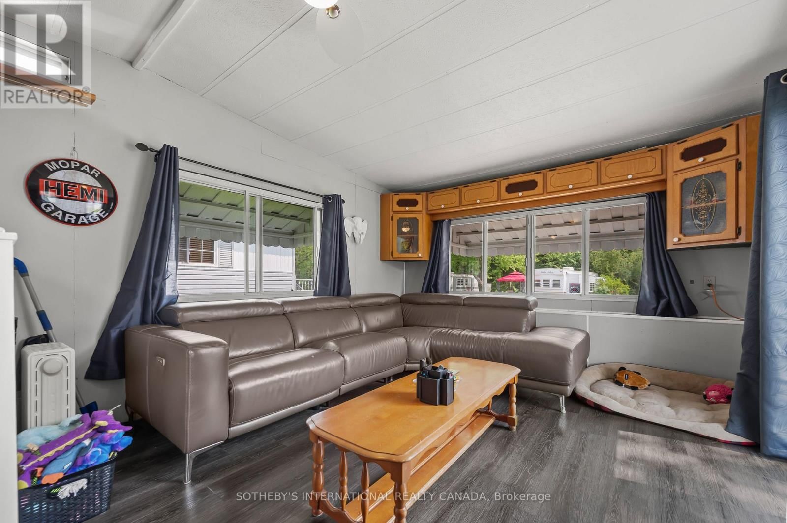 215 - 580 BEAVER CREEK ROAD Image 14