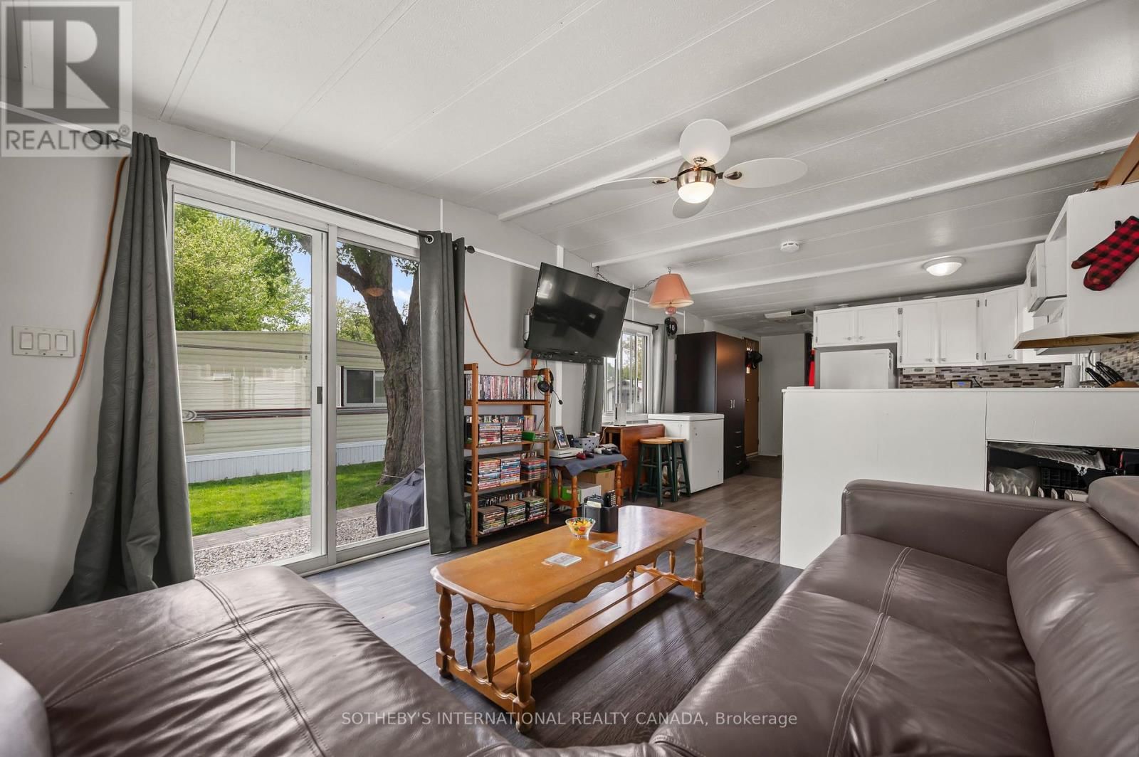 215 - 580 BEAVER CREEK ROAD Image 16