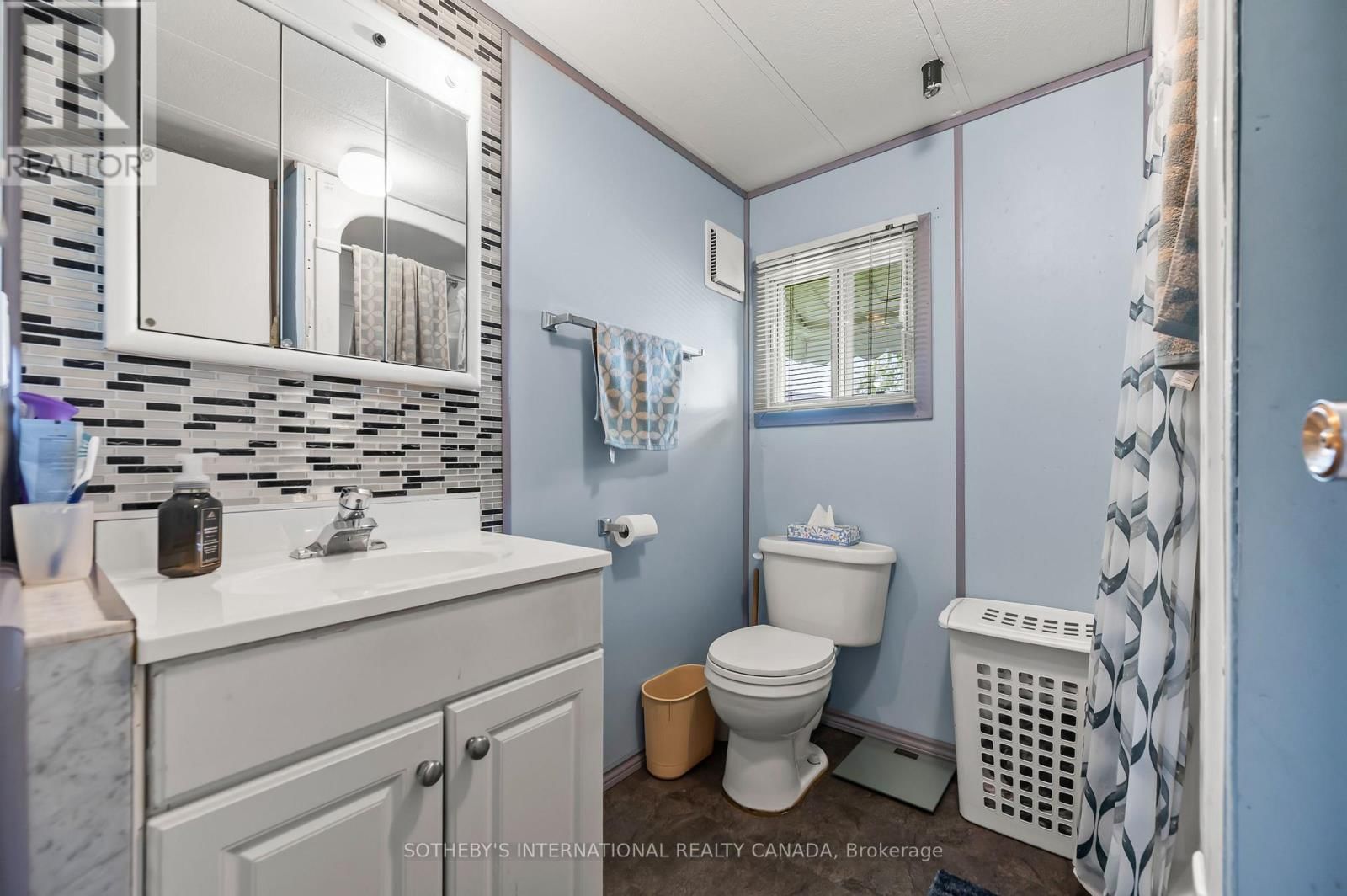 215 - 580 BEAVER CREEK ROAD Image 19