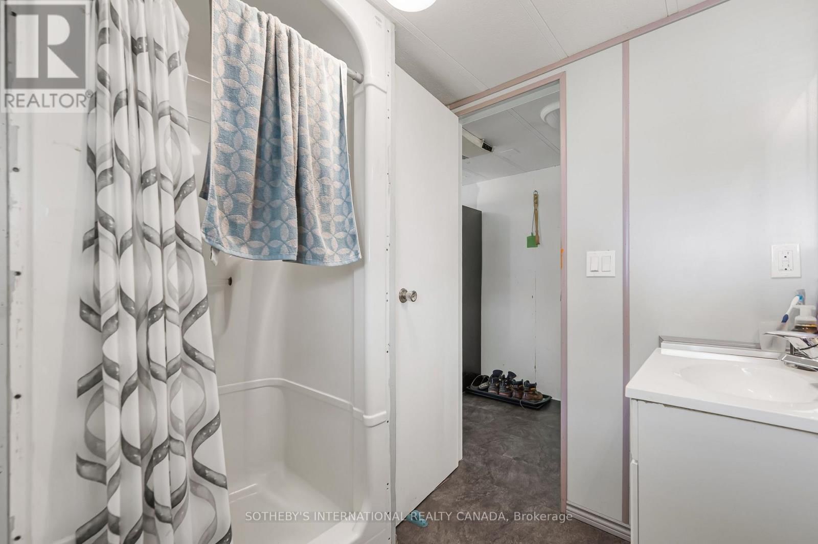 215 - 580 BEAVER CREEK ROAD Image 21