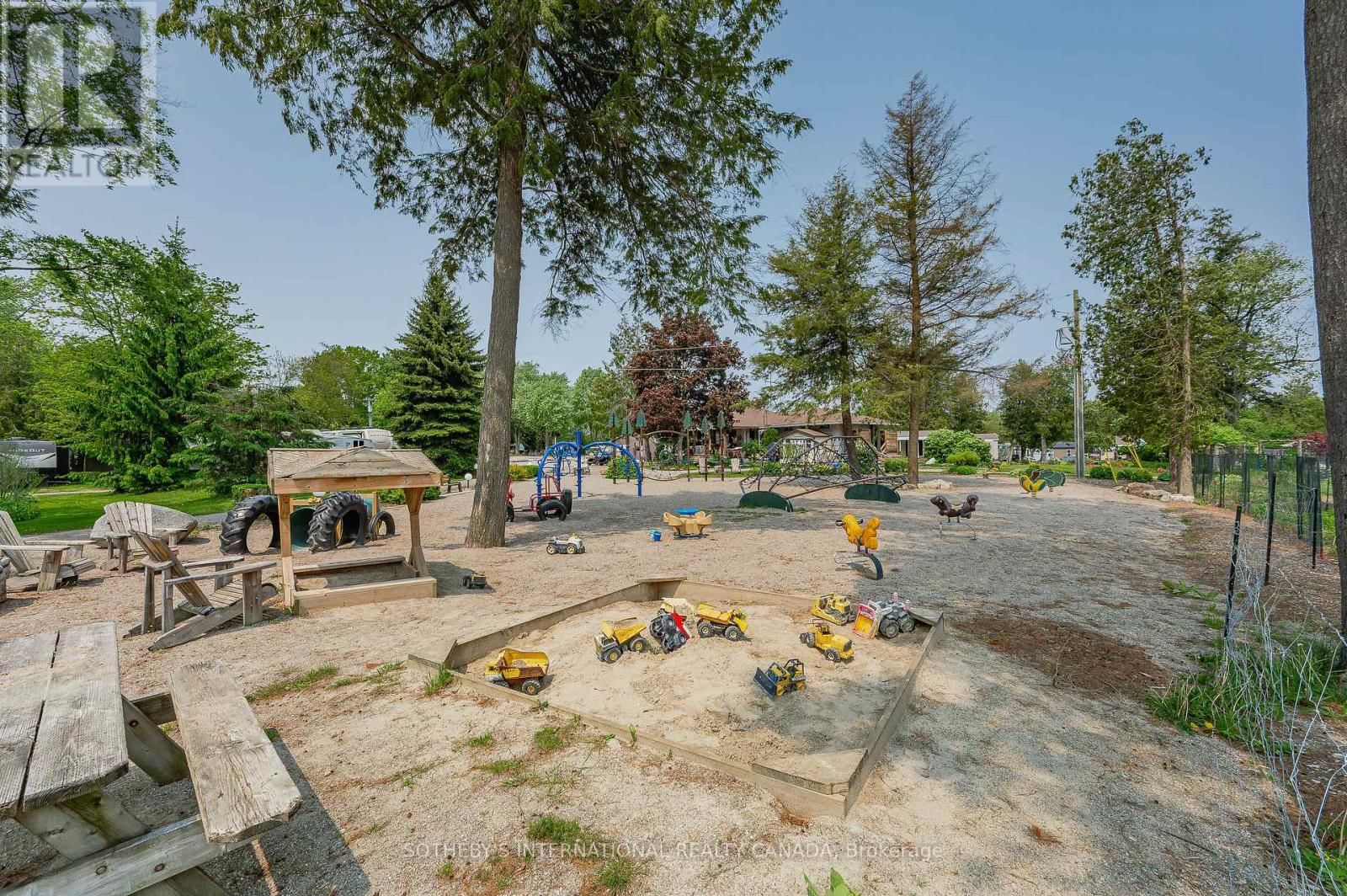 215 - 580 BEAVER CREEK ROAD Image 30