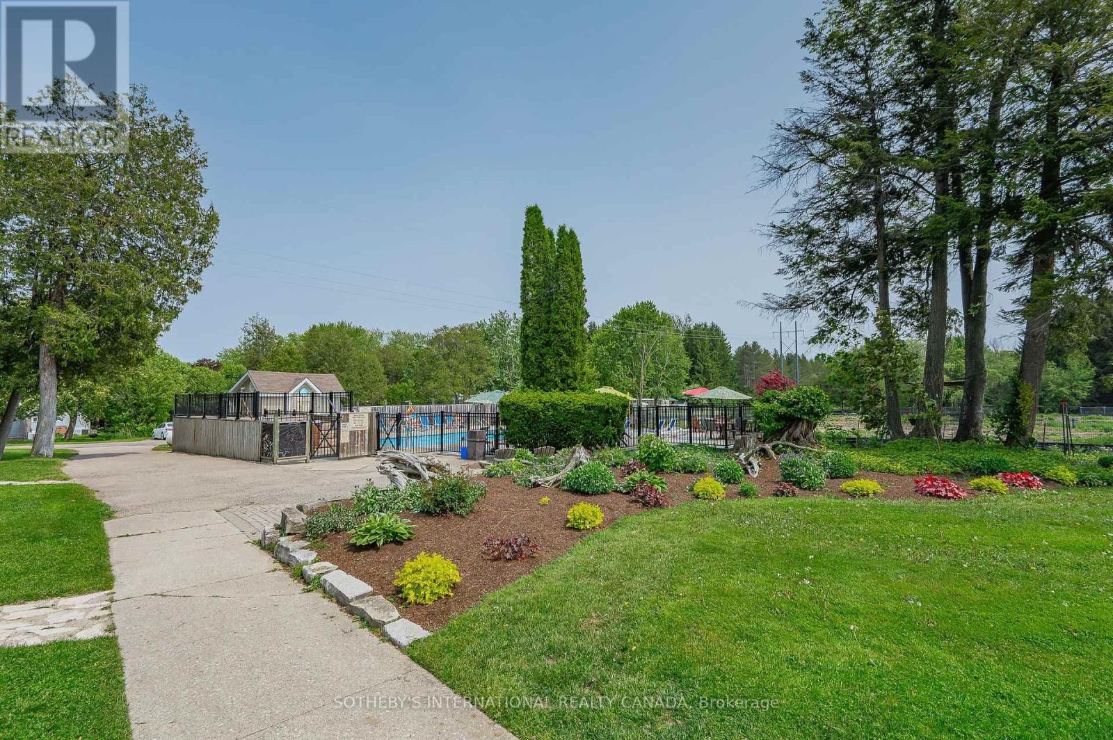 215 - 580 BEAVER CREEK ROAD Image 31