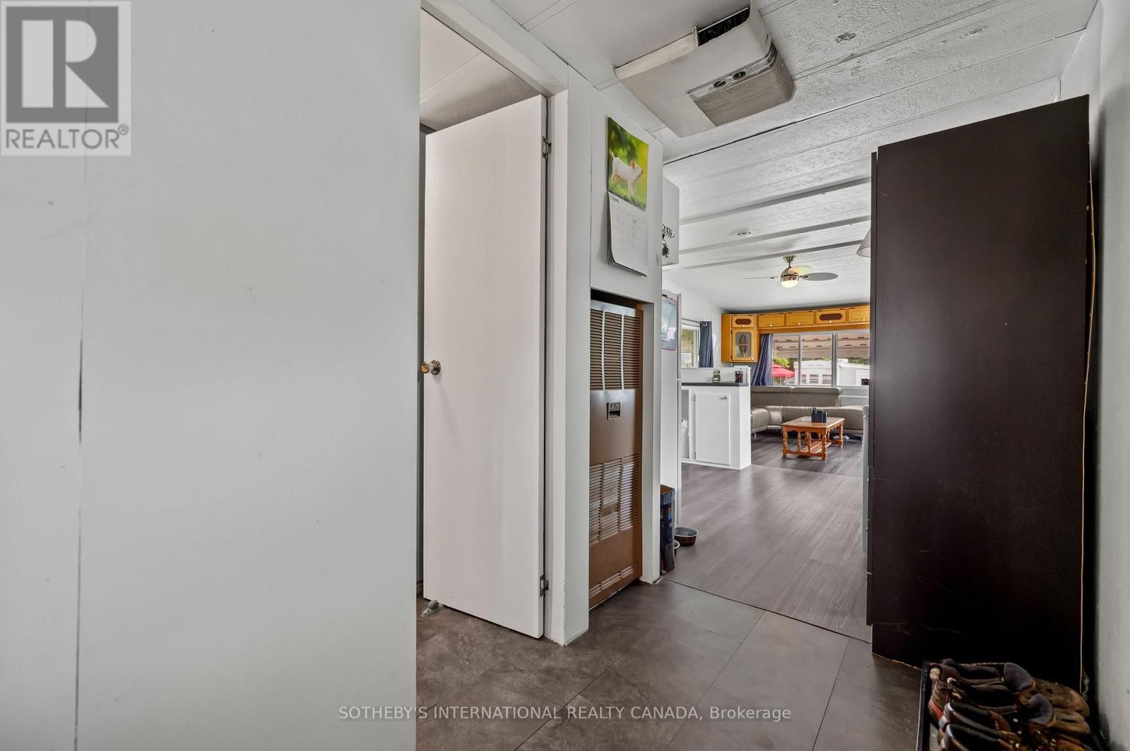 215 - 580 BEAVER CREEK ROAD Image 8