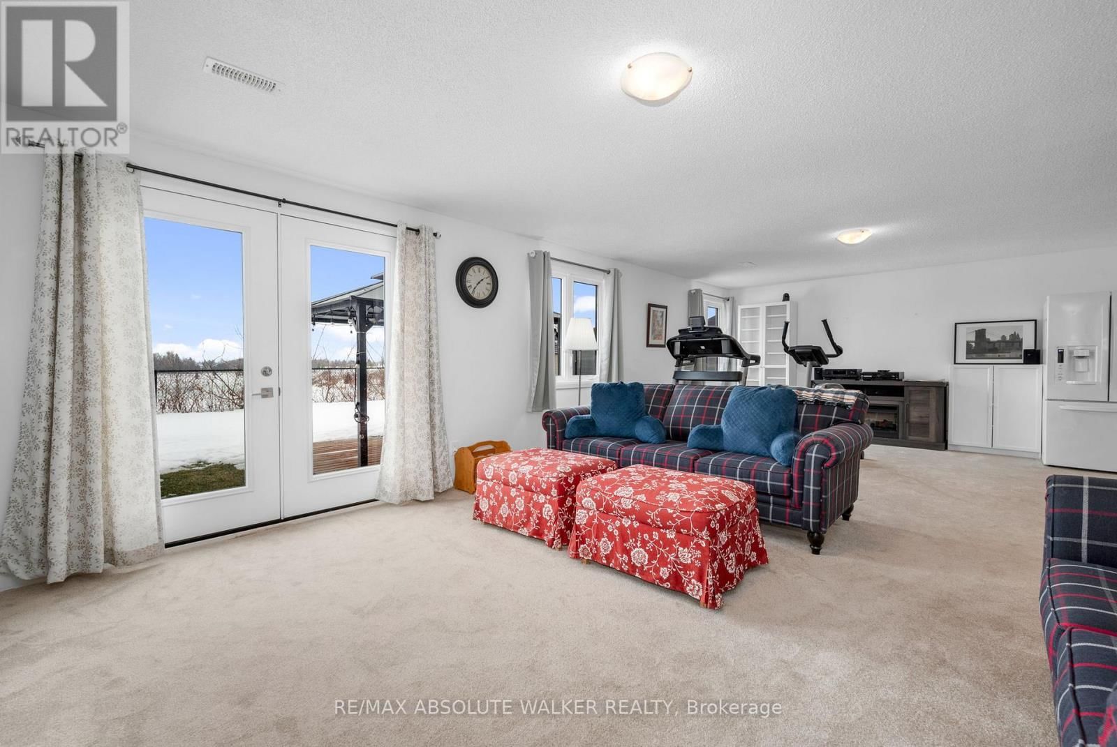 1013 DIAMOND STREET Image 25