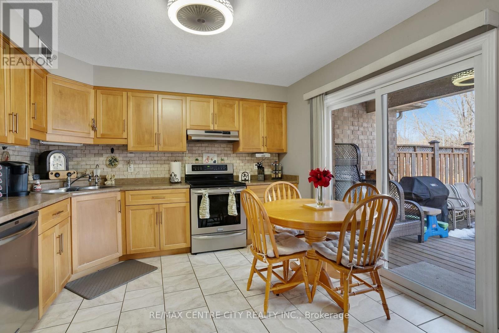 4 - 214 SNYDER'S ROAD EAST Image 10